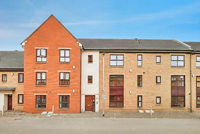 2 Bedroom Flat For Sale In Standside, Northampton, Northamptonshire, NN5