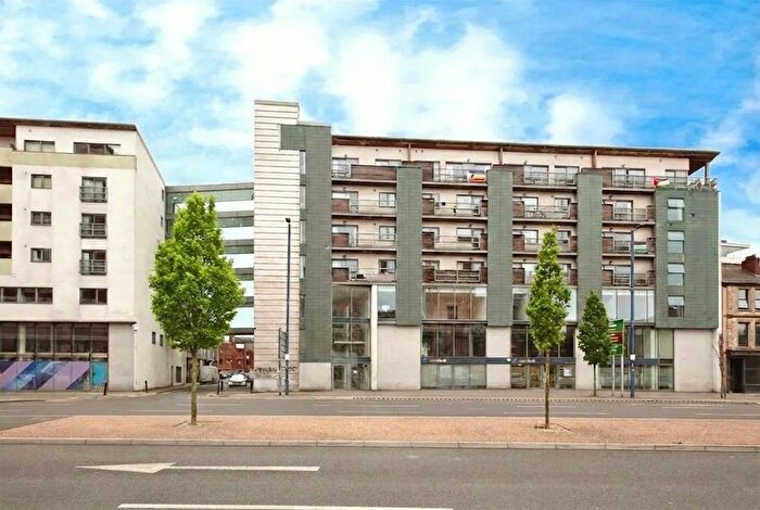 2 Bedroom Flat To Rent In Oldham Road, Manchester, M4