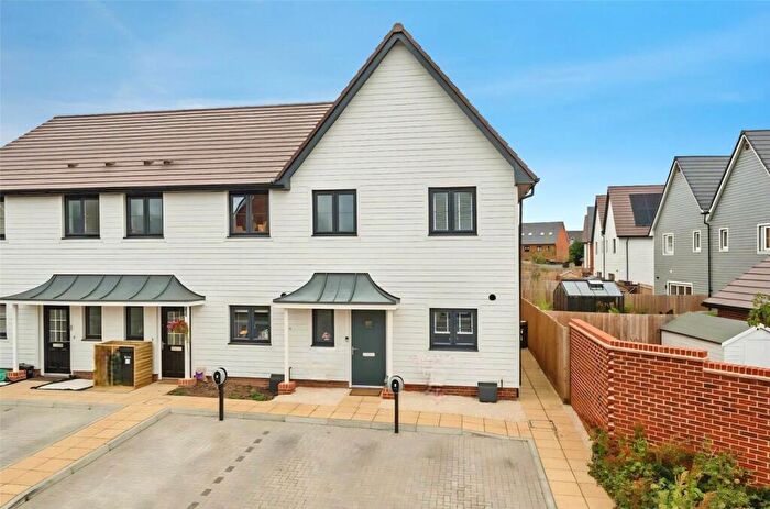 2 Bedroom End Of Terrace House For Sale In Millet Road, Finchwood Park, Wokingham, RG40