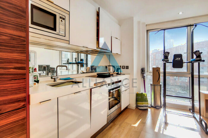 Flat To Rent In Ontario Tower, Fairmont Avenue, London, E14