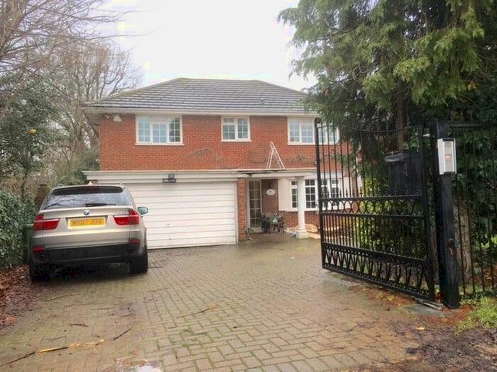 4 Bedroom Detached House To Rent In Royal Avenue, Worcester Park, KT4
