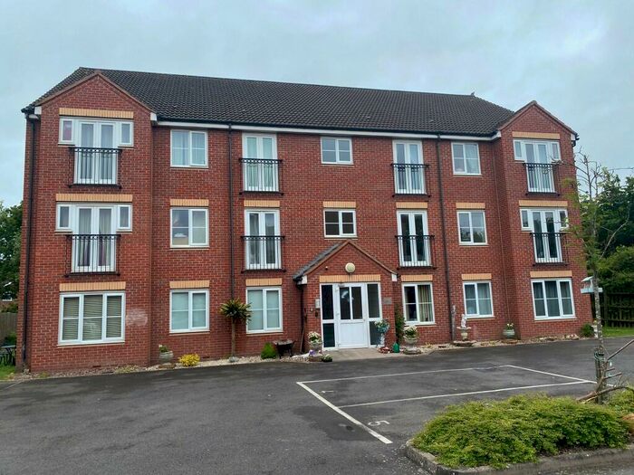 2 Bedroom Flat To Rent In Lakeview Avenue, Tamworth, Staffordshire, B78
