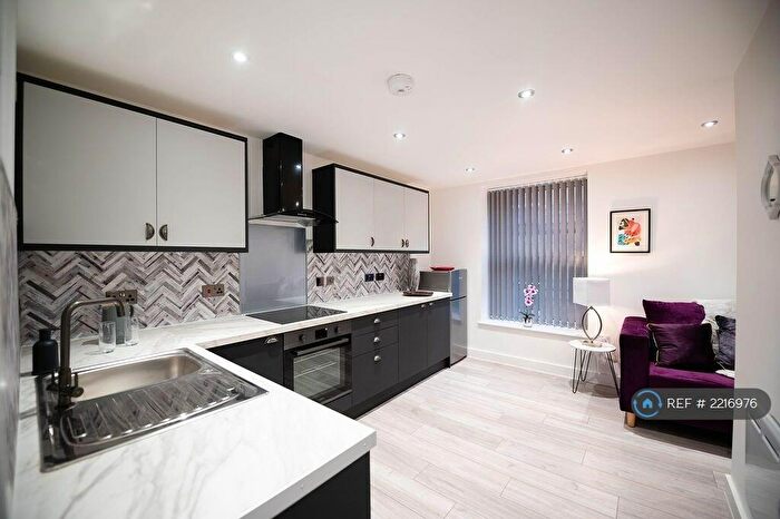 1 Bedroom Flat To Rent In Greaves Street, Oldham, OL1