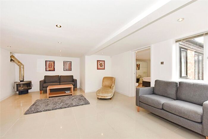 2 Bedroom Detached House To Rent In West Street, Marlow, Buckinghamshire, SL7
