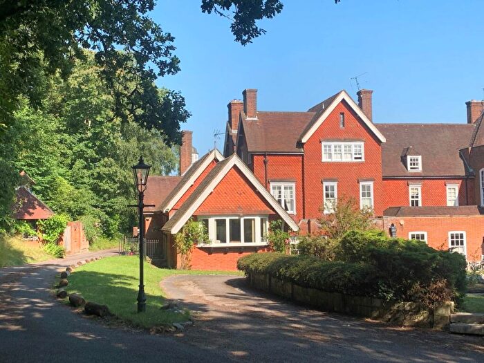 4 Bedroom Link Detached House For Sale In Barhatch Lane, Cranleigh, Surrey, GU6