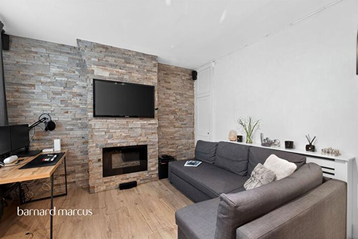 2 Bedroom Flat For Sale In Vauxhall Street, London, SE11