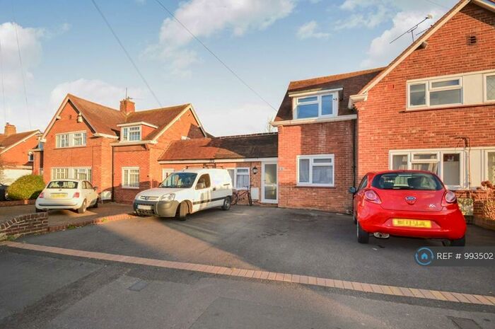 4 Bedroom Flat To Rent In Pond Meadow, Guildford, GU2
