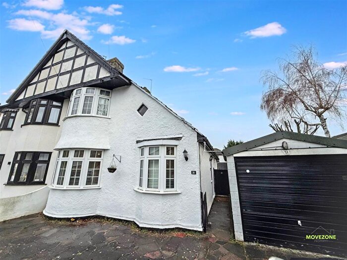 3 Bedroom Property To Rent In Magpie Hall Lane, Bromley, BR2