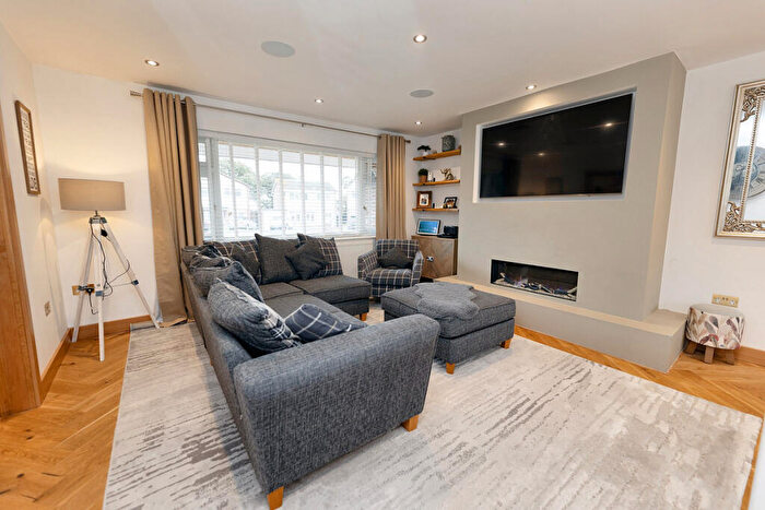 3 Bedroom Link Detached House For Sale In Pickers Way, Essex, CO15