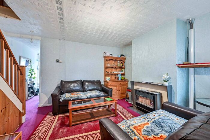 3 Bedroom Semi Detached House For Sale In Frailey Hill, Woking, GU22