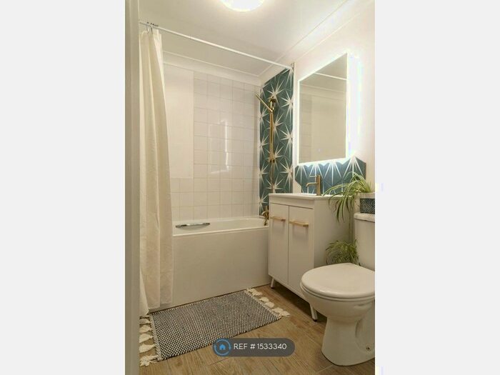 2 Bedroom Flat To Rent In Sea Road, Boscombe, Bournemouth, BH5