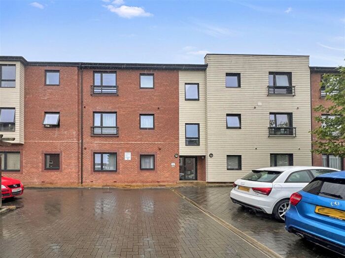 2 Bedroom Flat To Rent In Elmtree Way, Kingswood, Bristol, BS15