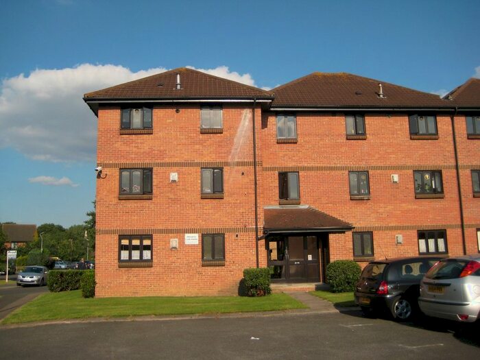 Studio To Rent In Vicarage Way, Colnbrook, Slough, SL3