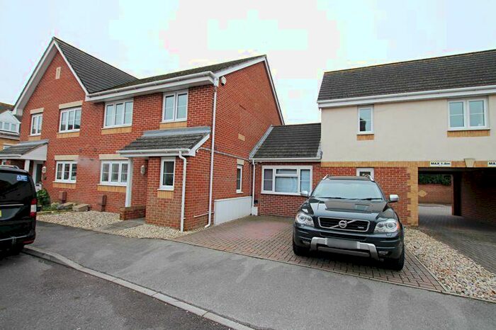 5 Bedroom Semi-Detached House To Rent In Sartoris Close, Warsash, SO31