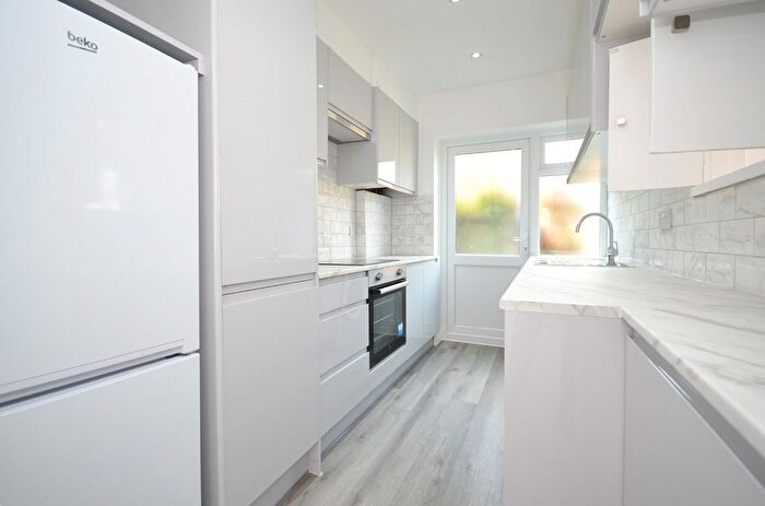 2 Bedroom End Of Terrace House To Rent In Mashie Road, Acton, W3