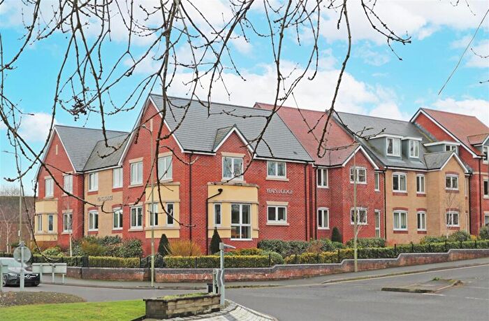 2 Bedroom Flat For Sale In Thame, Oxfordshire, OX9