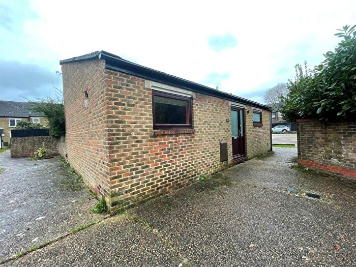 2 Bedroom Detached Bungalow To Rent In Bazes Shaw, New Ash Green, DA3