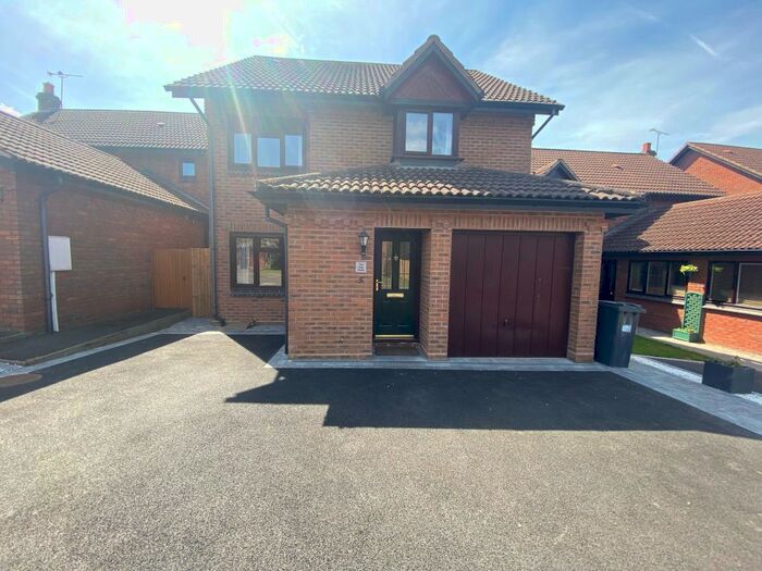 4 Bedroom House To Rent In Saxon Meadows, Leamington Spa, CV32