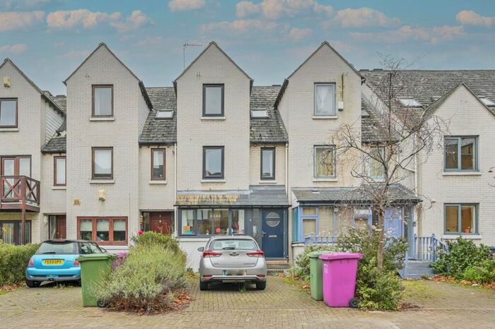 4 Bedroom House To Rent In Rainbow Avenue, Isle Of Dogs, London, E14