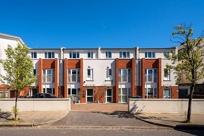 5 Bedroom Detached House For Sale In Park View Road, Ealing, W5