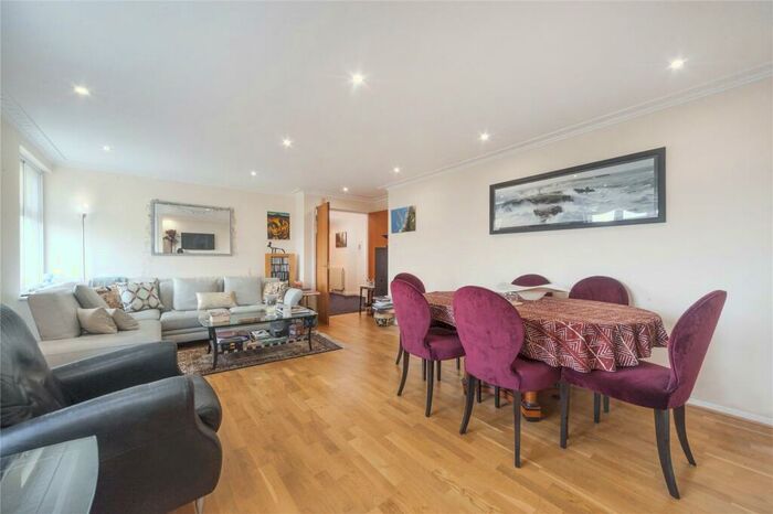 3 Bedroom Flat To Rent In Holford Road, Hampstead, NW3