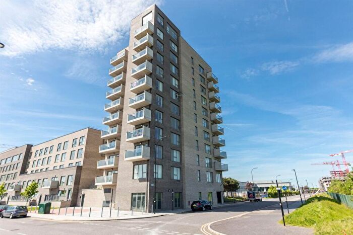 2 Bedroom Flat To Rent In Magellan Boulevard, Gallions Reach, E16