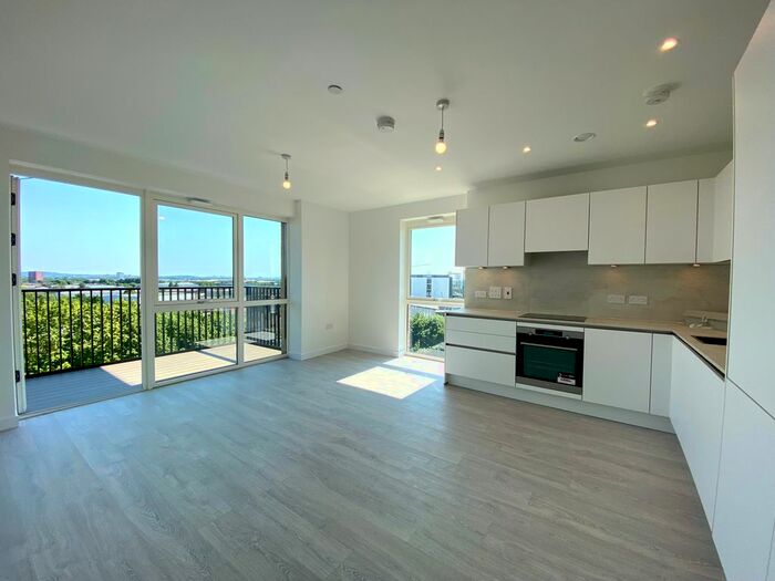 2 Bedroom Flat To Rent In Farine Avenue, Hayes, UB3