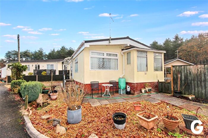 2 Bedroom Park Home For Sale In The Avenue, Oak Tree Park, St. Leonards, Ringwood, BH24