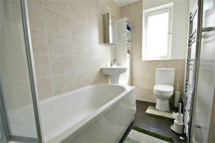 2 Bedroom Flat For Sale In Cornmow Drive, Dollis Hill, NW10