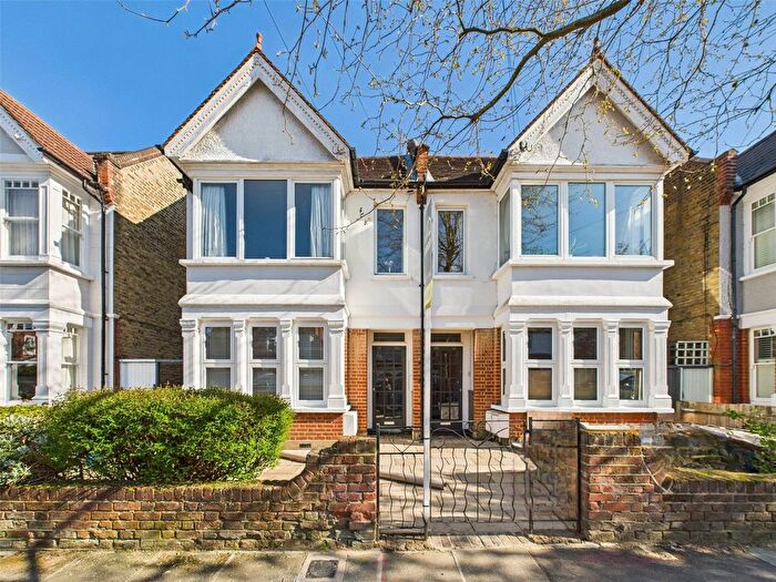 2 Bedroom Flat To Rent In Claremont Road, Teddington, TW11
