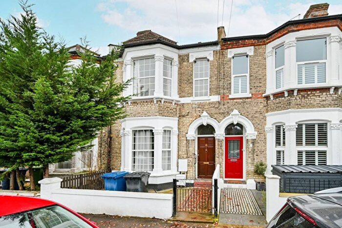 2 Bedroom Flat To Rent In Avenue Road, Acton, W3