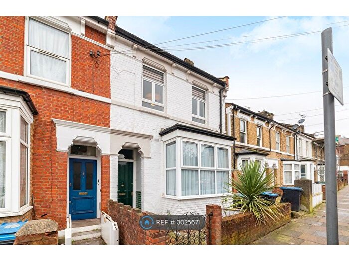 2 Bedroom Maisonette To Rent In Wendover Road, London, NW10