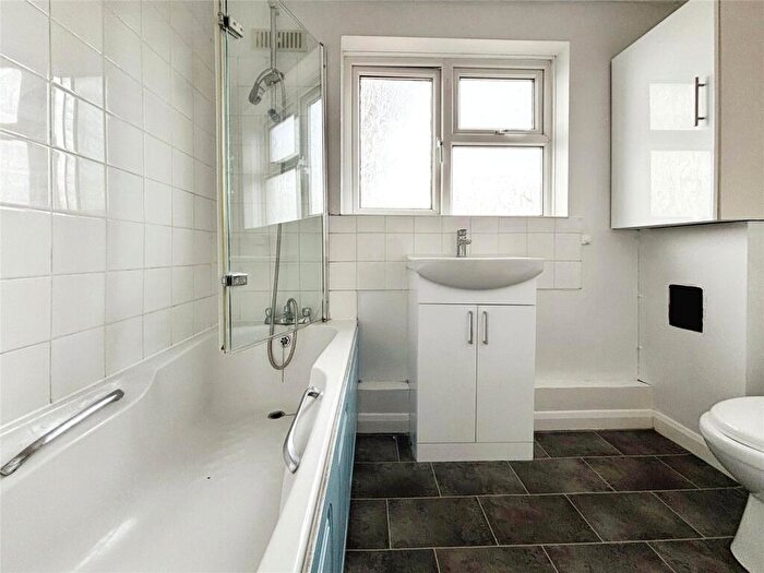 1 Bedroom Flat To Rent In Shirley Park Road, Southampton, Hampshire, SO16