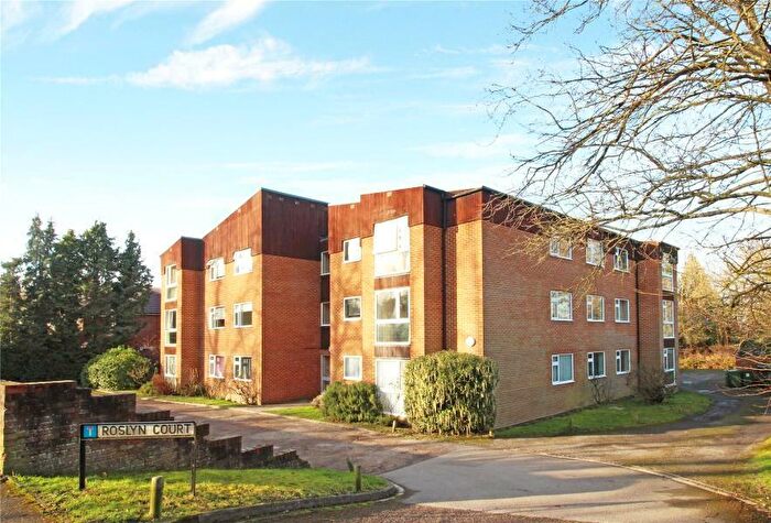 2 Bedroom Apartment For Sale In Roslyn Court, Woking, GU21