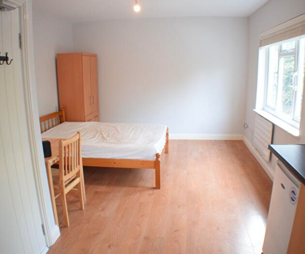 Studio To Rent In Brentmead Place, London, NW11