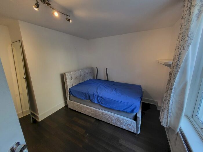 2 Bedroom Flat To Rent In Yeate Street, London, N1