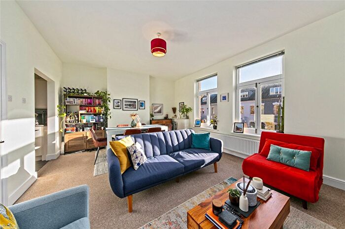 1 Bedroom Flat To Rent In Sheen Road, Richmond, Surrey, TW9