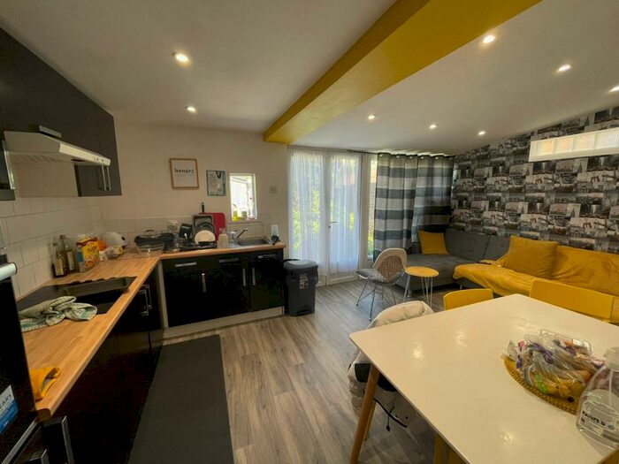 5 Bedroom House To Rent In Winston Avenue, PL4