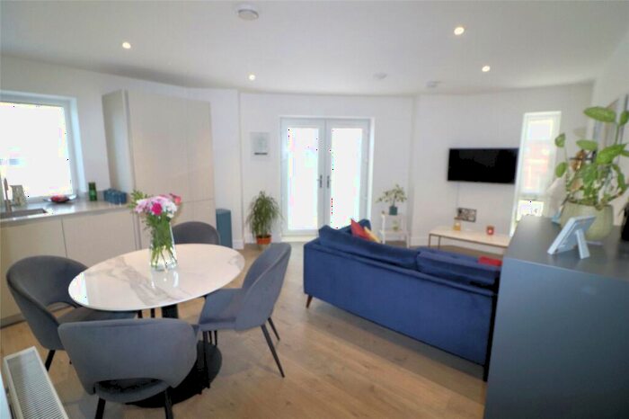 2 Bedroom Flat For Sale In Luna St. James, St. James Road, Brentwood, Essex, CM14