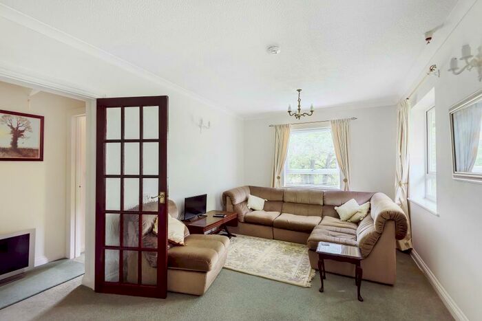 2 Bedroom Maisonette To Rent In Wokingham, Berkshire, RG7