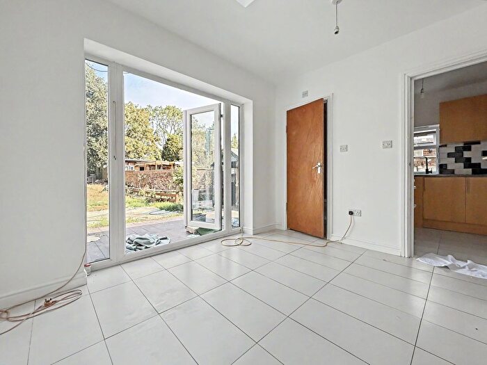 1 Bedroom Flat To Rent In Old Cote Drive, Hounslow, TW5