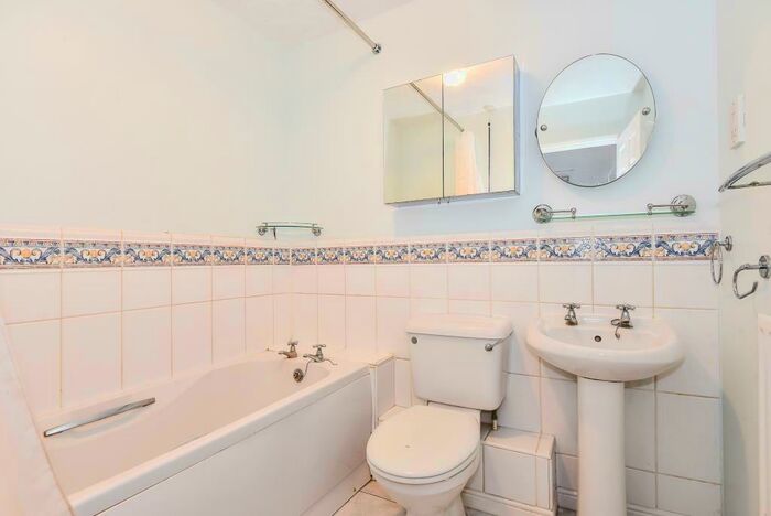 2 Bedroom Apartment To Rent In Awgar Stone Road, Headington, OX3