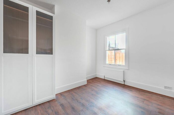 1 Bedroom Flat To Rent In Denzil Road, Willesden, London, NW10