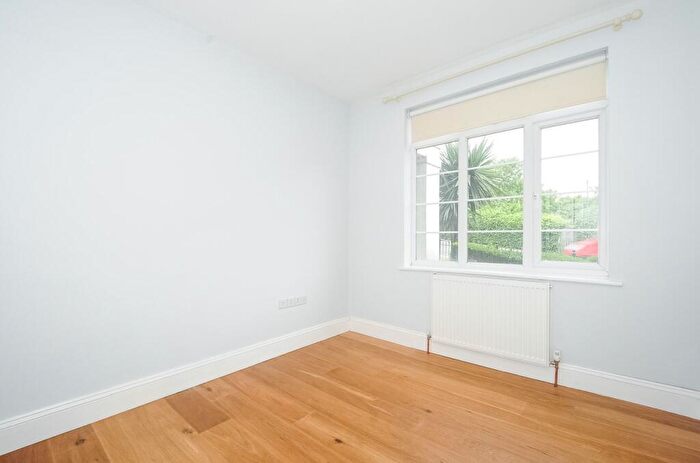 2 Bedroom Flat To Rent In Risborough Court, Muswell Hill, London, N10