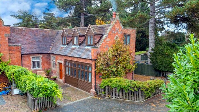 4 Bedroom Semi-Detached House For Sale In Westwood Park, Droitwich, Worcestershire, WR9