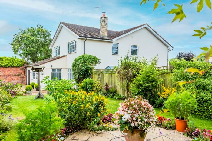 4 Bedroom Detached House For Sale In Manor Park, Maids Moreton, MK18