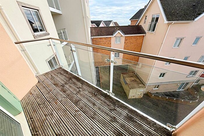 2 Bedroom Flat To Rent In Boscombe Spa, BH5
