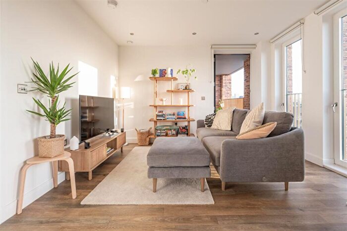 1 Bedroom Apartment For Sale In Auckland Road, Leyton, E10