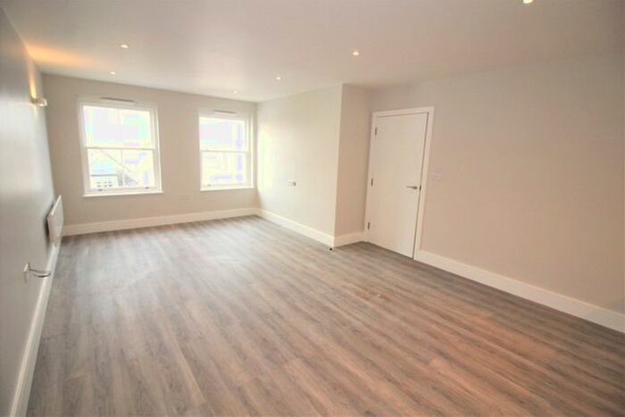 2 Bedroom Flat To Rent In High Street, Gravesend, DA11