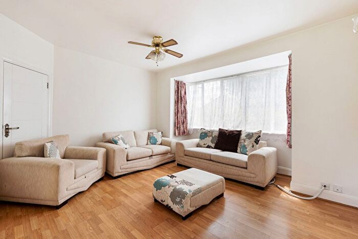 3 Bedroom Semi-detached House For Sale In Heming Road, Edgware, HA8